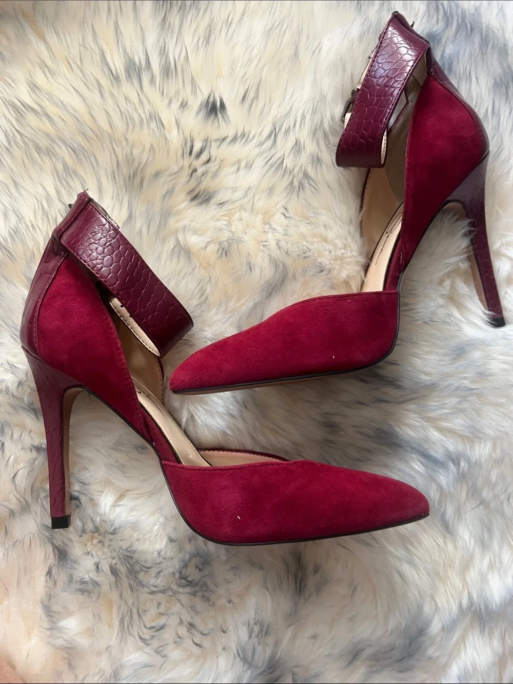 Gorgeous like new Jessica Simpson Crimson Pointed-Toe Ankle-Strap Heels